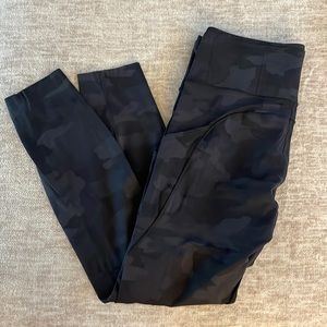 Lululemon fast+free leggings w/ pocket size 8 length 25” color deep coal camo